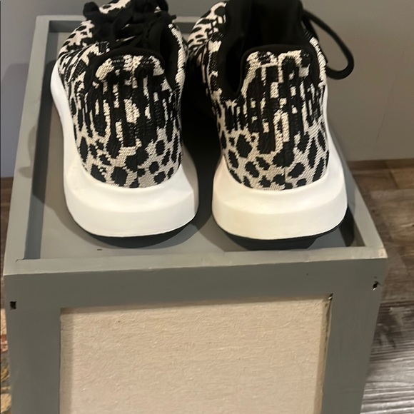 Women’s Adidas - Picture 3 of 5